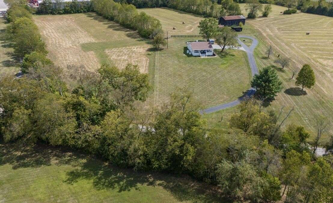 10.1 Acres of Land with Home for Sale in Wilmore, Kentucky