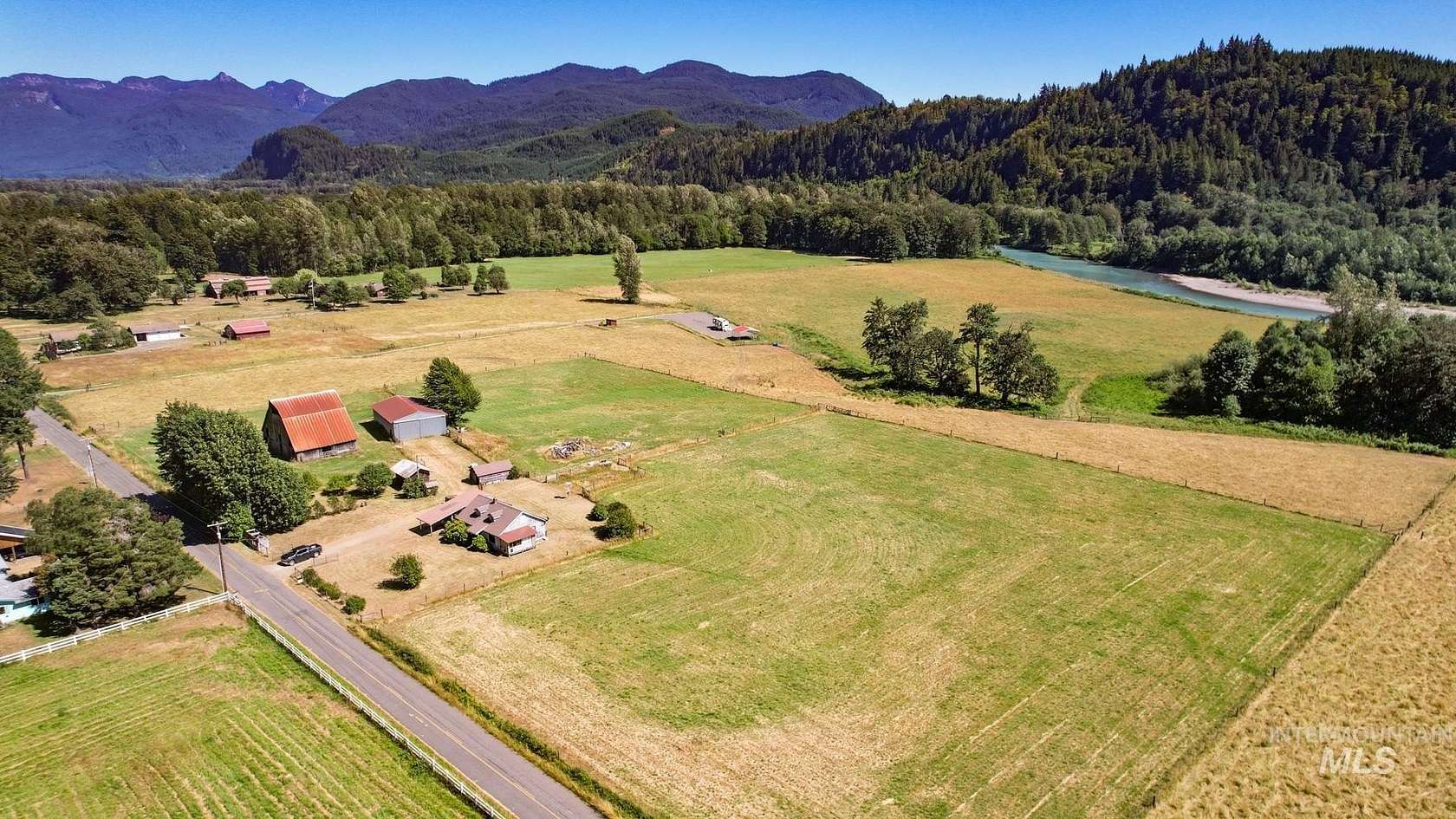 7 Acres of Residential Land with Home for Sale in Randle, Washington