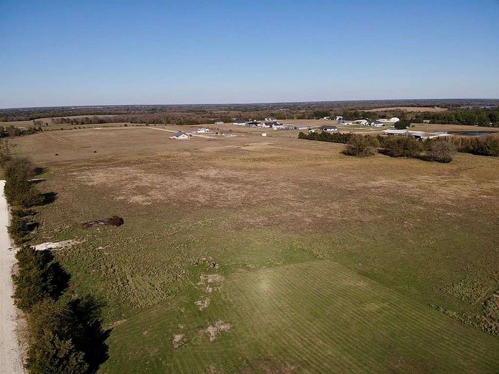 10 Acres of Residential Land for Sale in Sumner, Texas