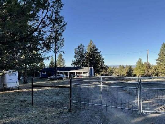 5.09 Acres of Residential Land with Home for Sale in Alturas, California