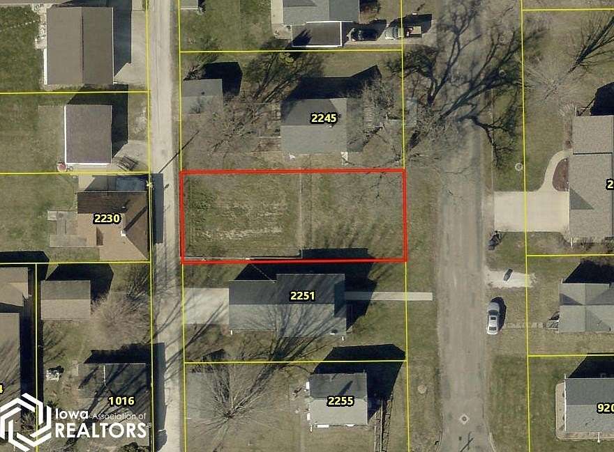 0.15 Acres of Residential Land for Sale in Burlington, Iowa