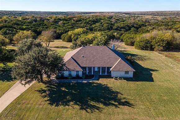 2.195 Acres of Residential Land with Home for Sale in Cresson, Texas