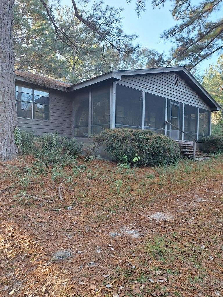 17.6 Acres of Land with Home for Sale in Moultrie, Georgia