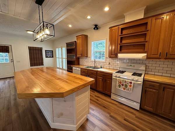 2.3 Acres of Residential Land with Home for Sale in Troutdale, Virginia