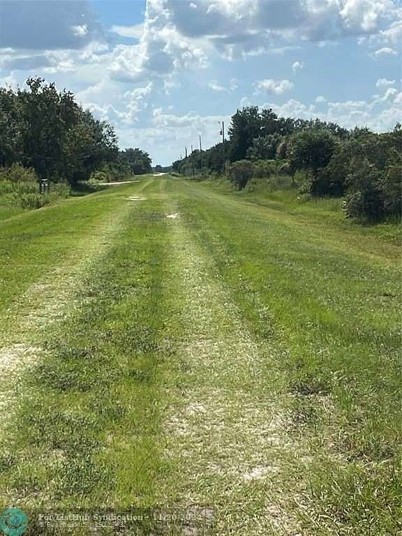 1.25 Acres of Residential Land for Sale in Okeechobee, Florida