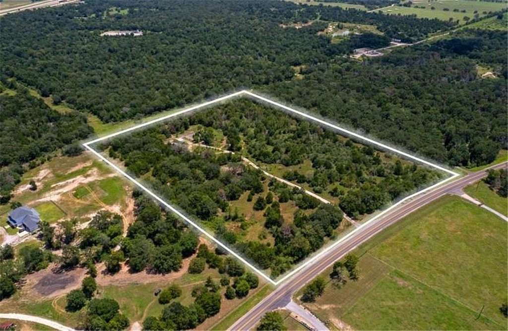 12.416 Acres of Land for Sale in Navasota, Texas