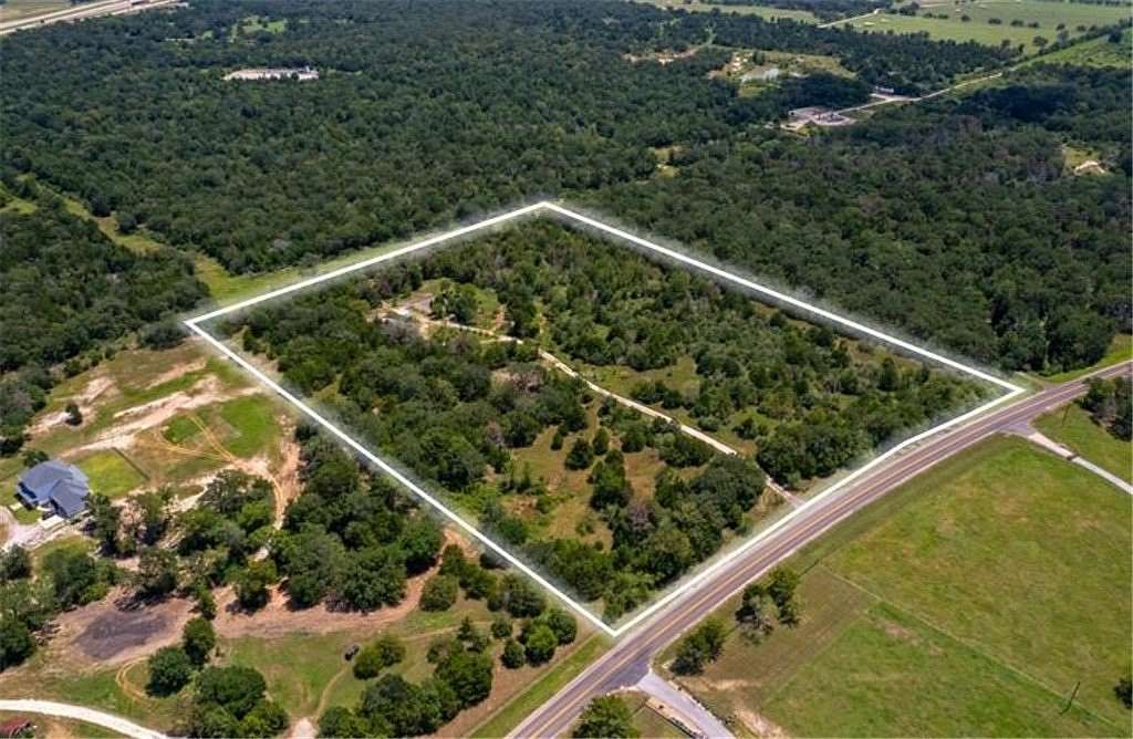 12.4 Acres of Land for Sale in Navasota, Texas