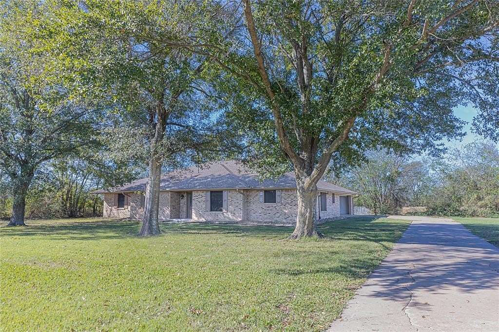 4.5 Acres of Residential Land with Home for Sale in Saltillo, Texas