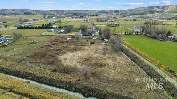 5 Acres of Residential Land with Home for Sale in Emmett, Idaho