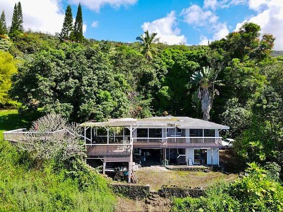 11.9 Acres of Land with Home for Sale in Captain Cook, Hawaii