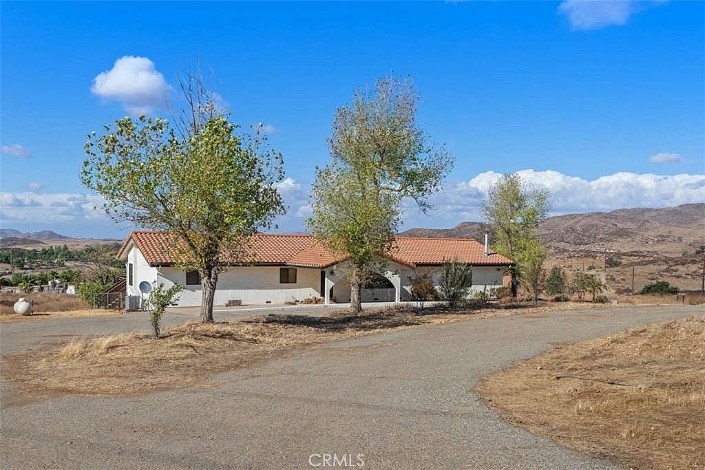 13.94 Acres of Land with Home for Sale in Winchester, California