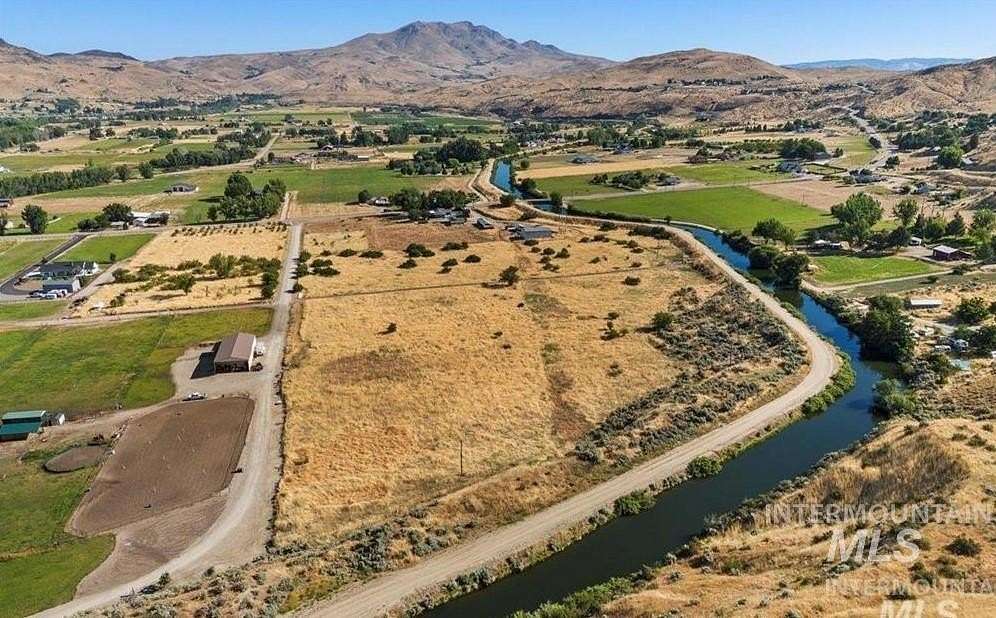 13.795 Acres of Agricultural Land for Sale in Emmett, Idaho