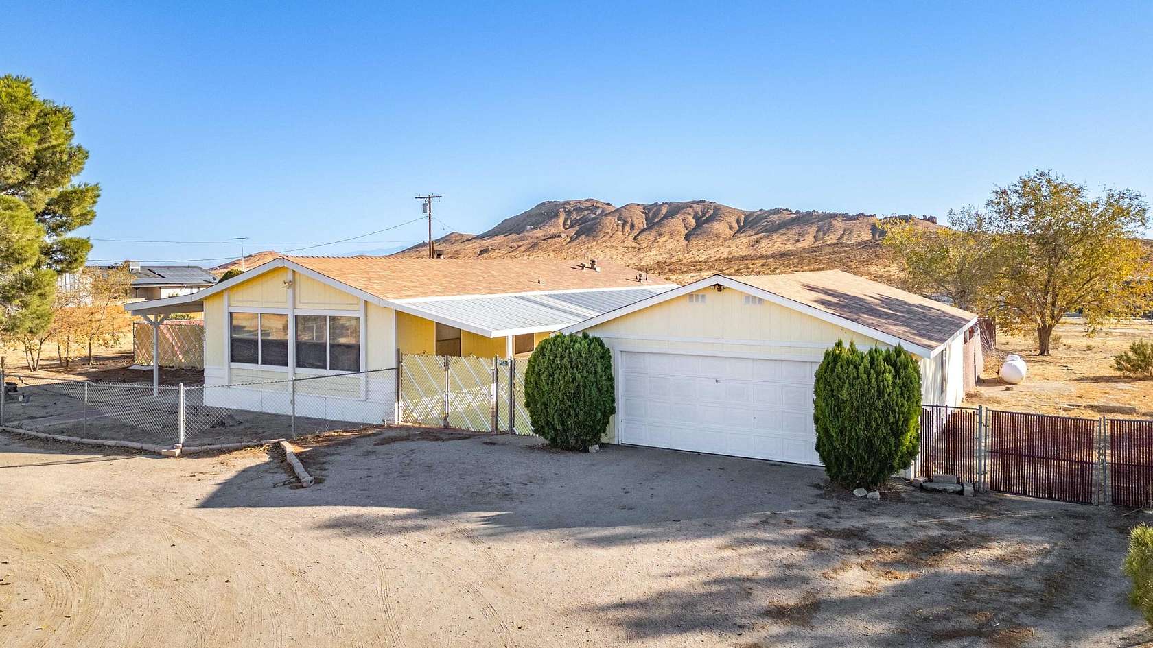 2.52 Acres of Residential Land with Home for Sale in Rosamond, California