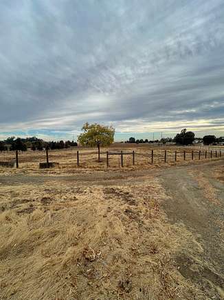 4.802 Acres of Residential Land with Home for Sale in Clovis, California