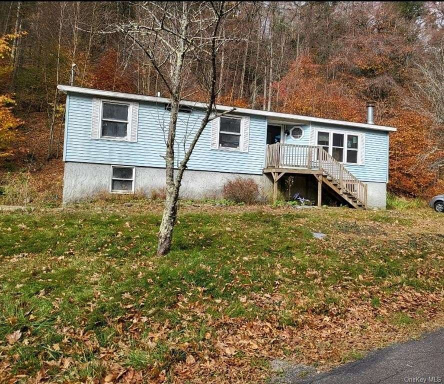 4.82 Acres of Residential Land with Home for Lease in Grahamsville, New York