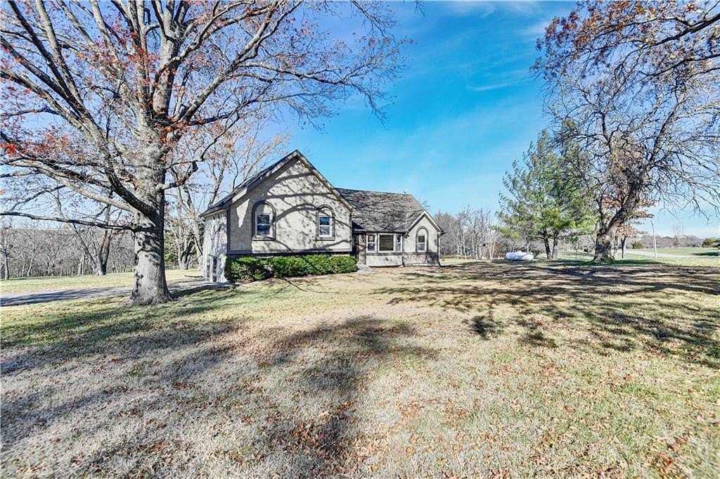 4.55 Acres of Residential Land with Home for Sale in Spring Hill, Kansas