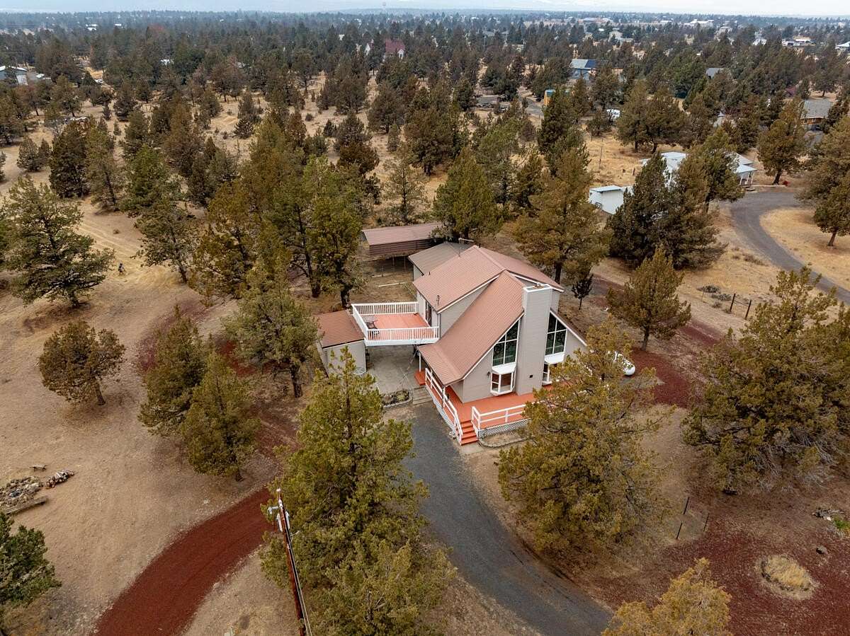 3.23 Acres of Residential Land with Home for Sale in Terrebonne, Oregon