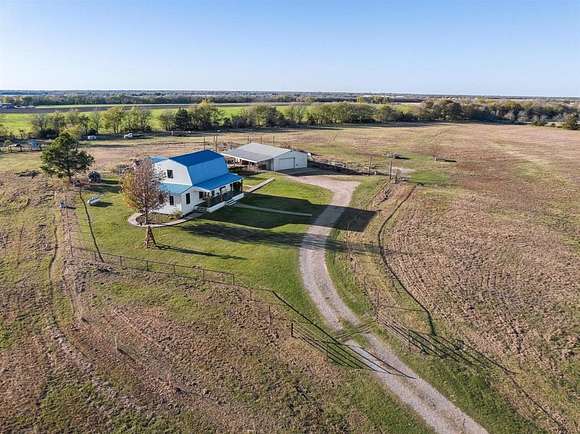 18.63 Acres of Land with Home for Sale in Commerce, Texas