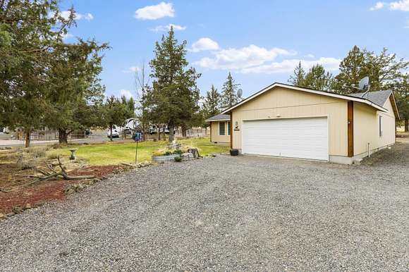 2 Acres of Residential Land with Home for Sale in Terrebonne, Oregon