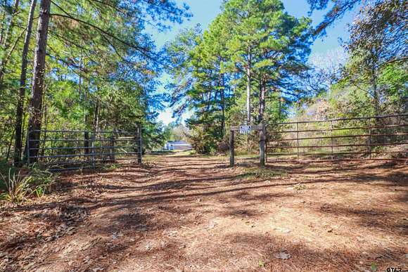 15 Acres of Land with Home for Sale in Palestine, Texas