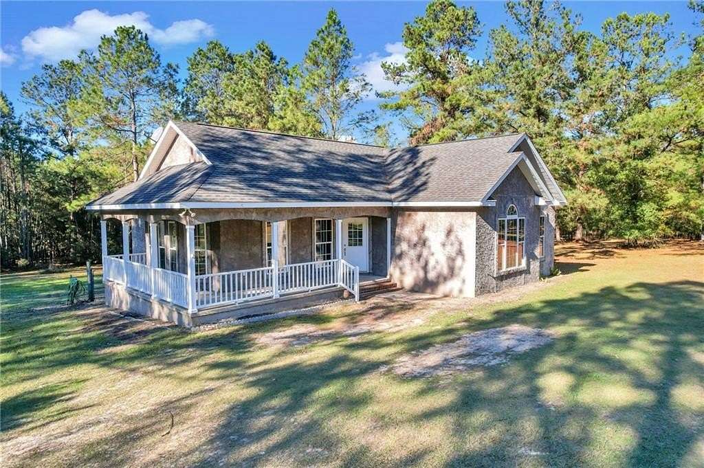 2.83 Acres of Residential Land with Home for Sale in Jesup, Georgia