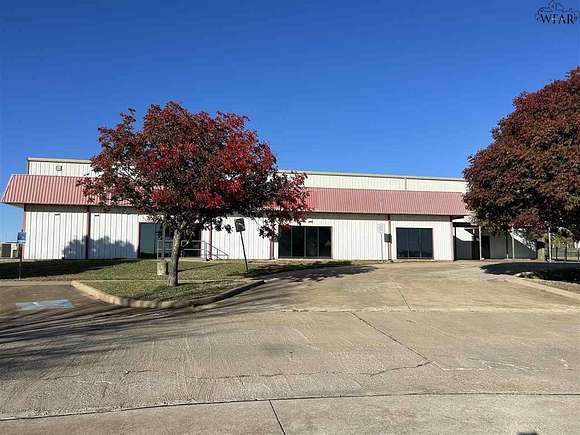 6.93 Acres of Improved Commercial Land for Sale in Wichita Falls, Texas