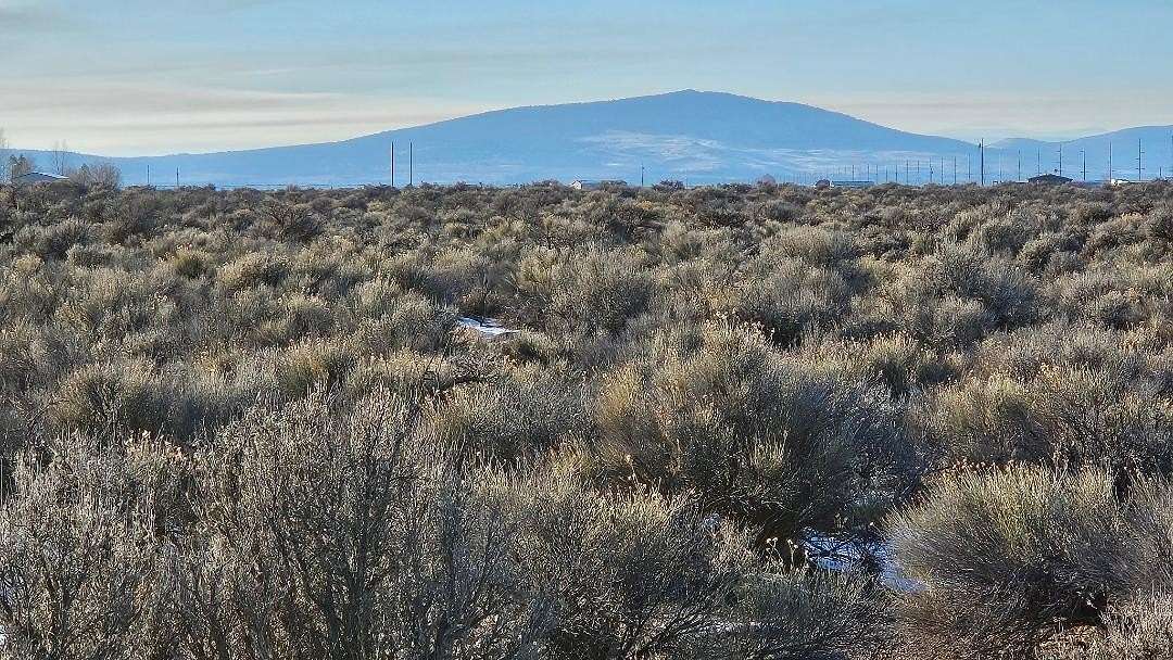 2.33 Acres of Residential Land for Sale in Christmas Valley, Oregon