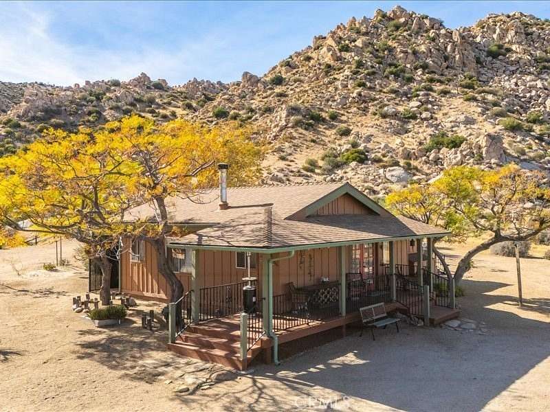 2.52 Acres of Residential Land with Home for Sale in Pioneertown, California