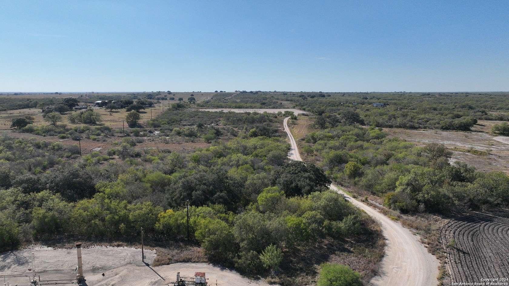 172 Acres of Land for Sale in Gillett, Texas