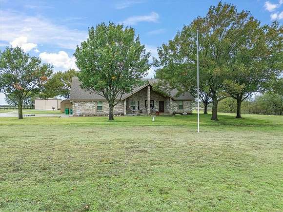 2.418 Acres of Residential Land with Home for Sale in Krum, Texas