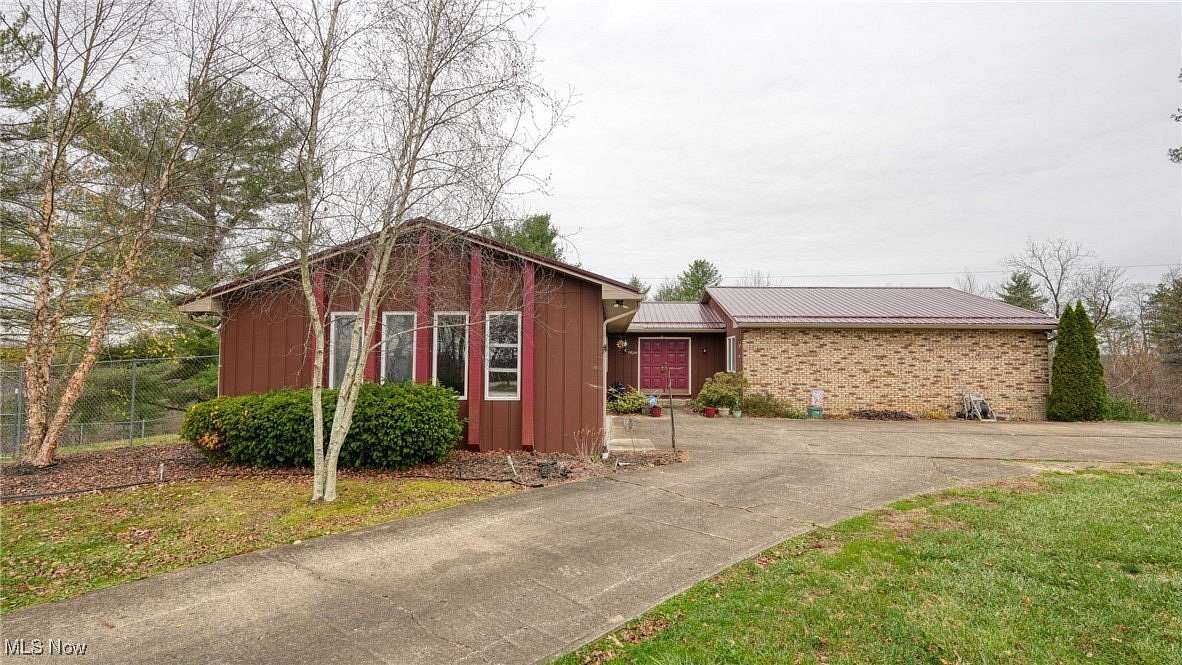 2 Acres of Residential Land with Home for Sale in Zanesville, Ohio