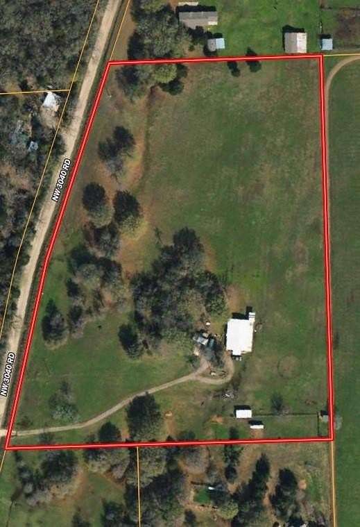 10.565 Acres of Land with Home for Sale in Purdon, Texas