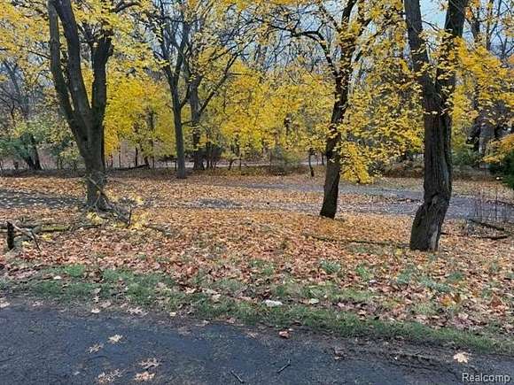 1.61 Acres of Residential Land for Sale in Bloomfield Hills, Michigan