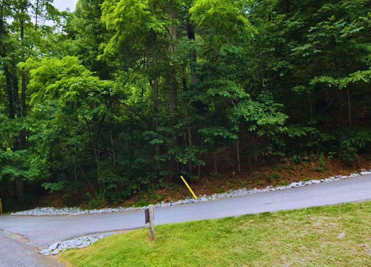 0.91 Acres of Residential Land for Sale in Hendersonville, North Carolina