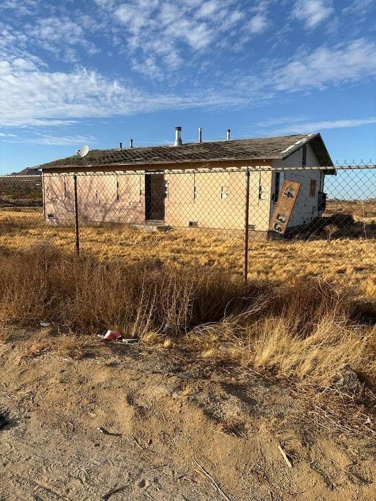 9.68 Acres of Residential Land with Home for Sale in Palmdale, California