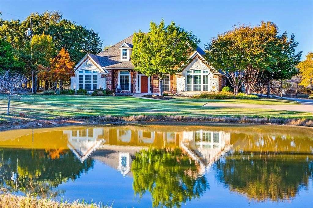 2.565 Acres of Residential Land with Home for Sale in Burleson, Texas