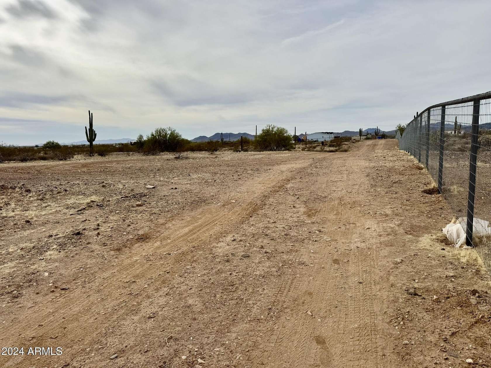 1.25 Acres of Residential Land for Sale in Morristown, Arizona