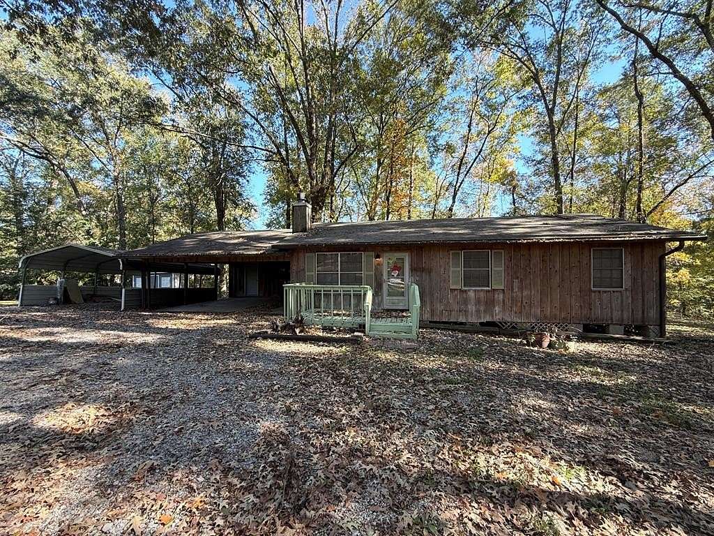 2.7 Acres of Residential Land with Home for Sale in Natchez, Mississippi