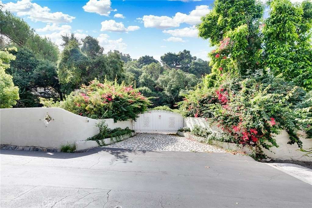 1.47 Acres of Land for Sale in Bradbury, California