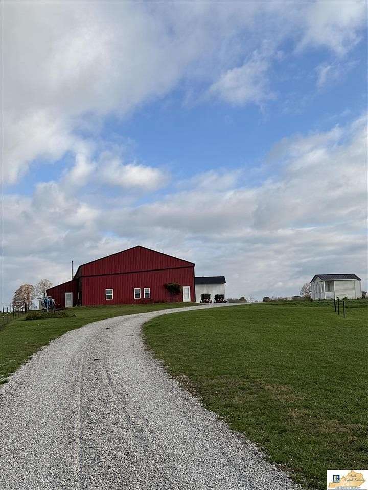 14 Acres of Land with Home for Sale in Glasgow, Kentucky