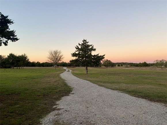 7 Acres of Land for Sale in Gainesville, Texas