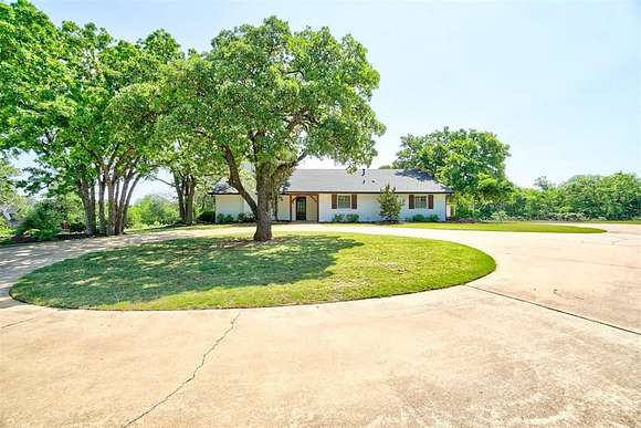 5.6 Acres of Residential Land with Home for Sale in Arcadia, Oklahoma