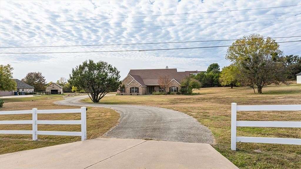 2.004 Acres of Residential Land with Home for Sale in Granbury, Texas