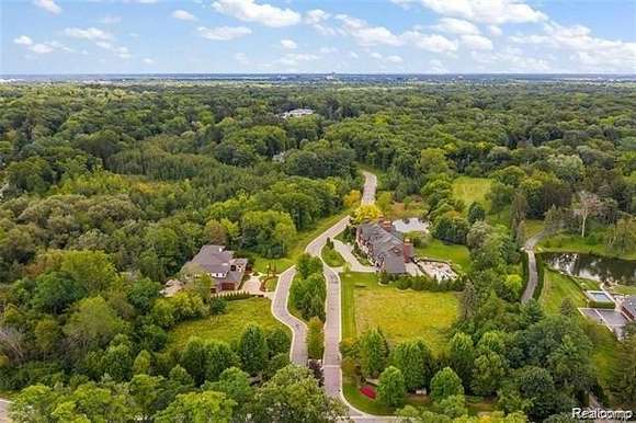 1.01 Acres of Residential Land for Sale in Bloomfield Hills, Michigan