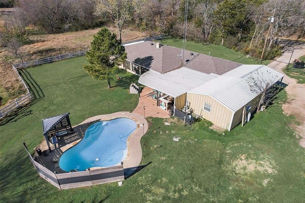 20.8 Acres of Improved Agricultural Land for Sale in Honey Grove, Texas