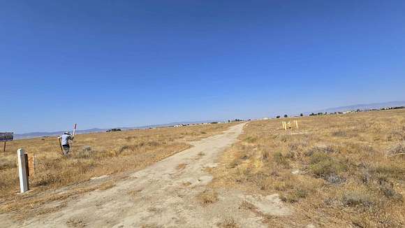 2.501 Acres of Land for Sale in Lancaster, California