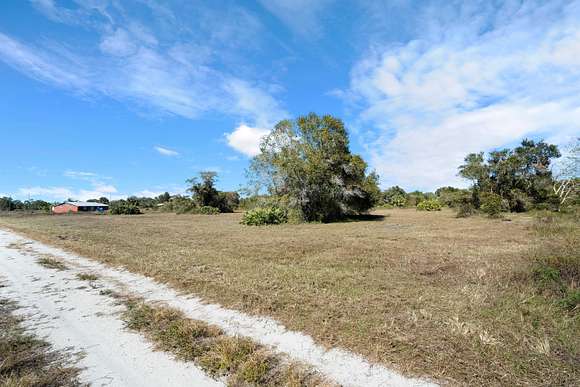 1.018 Acres of Residential Land for Sale in Okeechobee, Florida