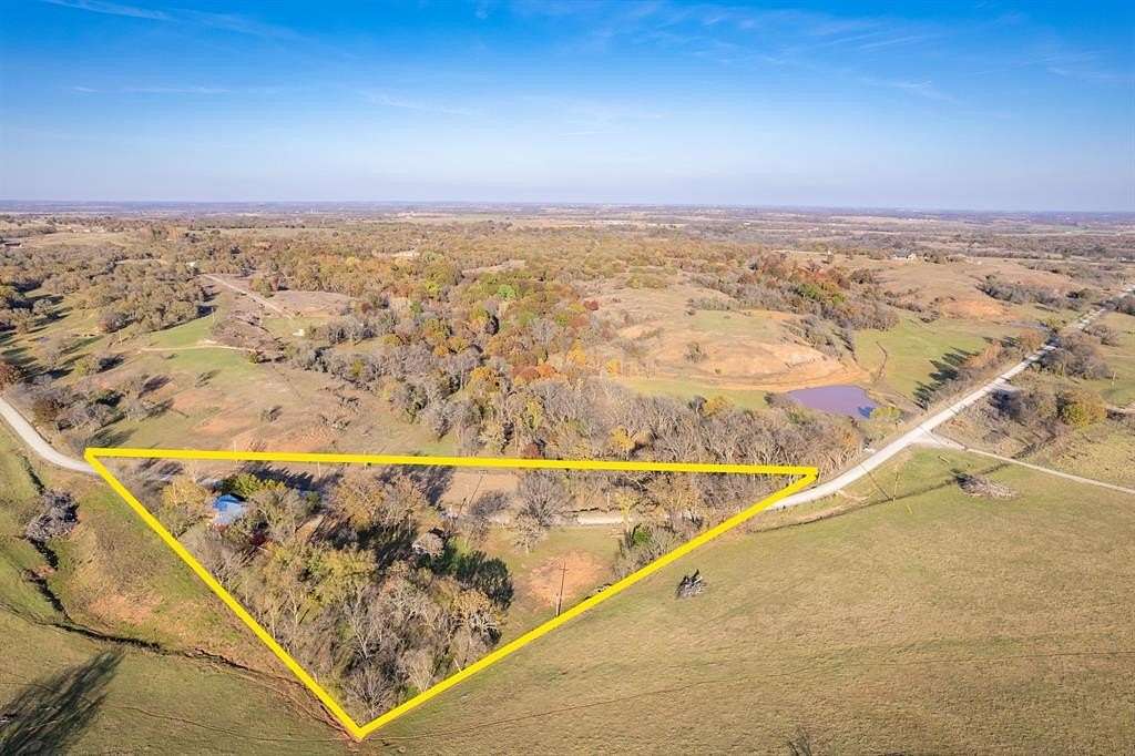 5 Acres of Residential Land with Home for Sale in Lindsay, Oklahoma