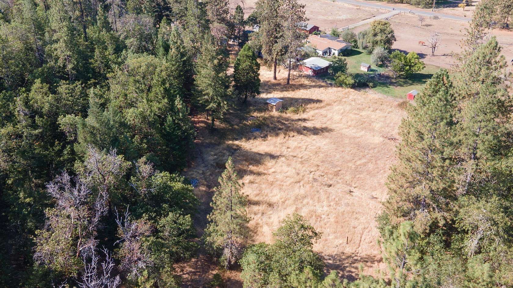 5.68 Acres of Residential Land with Home for Sale in Grants Pass, Oregon