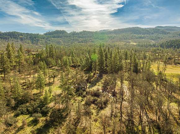 10.27 Acres of Land for Sale in Eagle Point, Oregon